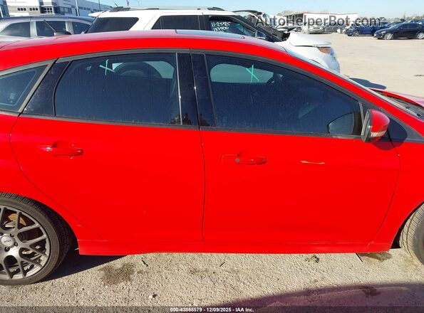 1FADP3L94GL267441 2016 FORD FOCUS ST Red Rear interior view