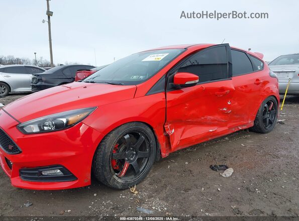 1FADP3L95HL338700 2017 FORD FOCUS ST Красный Вид спереди