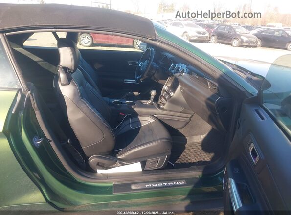 1FATP8UH1N5125063 2022 FORD MUSTANG Green Вид салону спереду