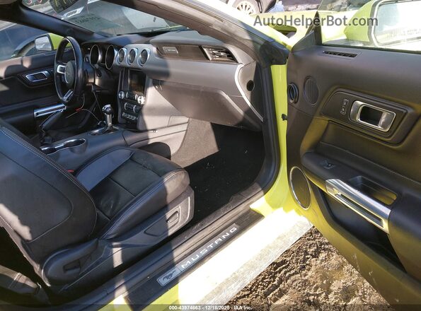 1FATP8UH7M5120139 2021 FORD MUSTANG Yellow წინა სალონის ხედი