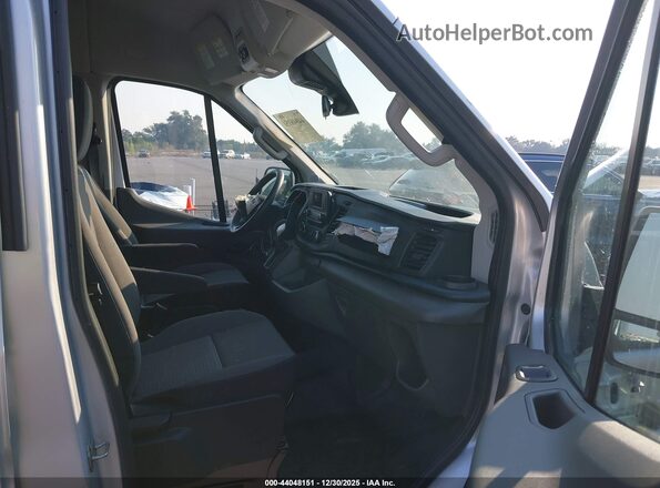 1FBAX2C83RKB79041 2024 FORD PASSENGER Silver Вид салону спереду