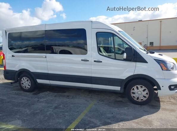 1FBAX2C84RKA51939 2024 FORD PASSENGER White Vista interior trasera