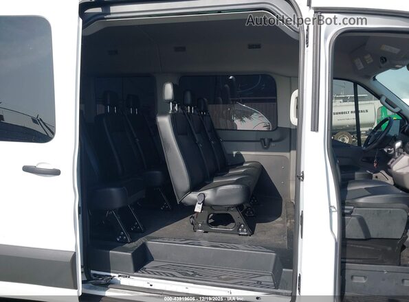 1FBAX2C84RKB30074 2024 FORD PASSENGER White Vista de la etiqueta del VIN