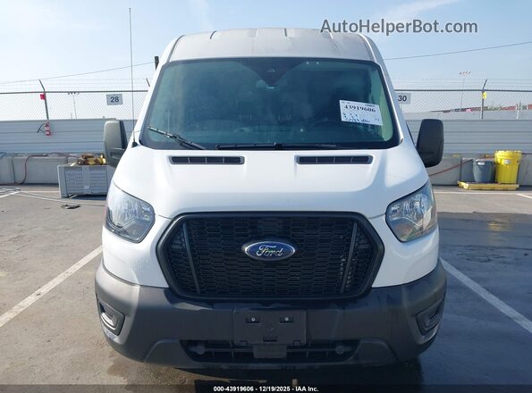 1FBAX2C84RKB30074 2024 FORD PASSENGER White Vista interior trasera