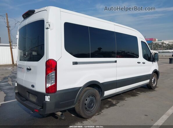 1FBAX2C84RKB30074 2024 FORD PASSENGER White Trasero derecho