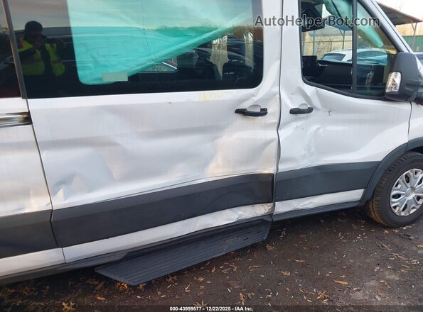 1FBAX2X88PKB99552 2023 FORD PASSENGER White Front view