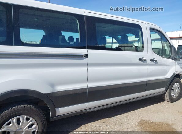 1FBAX2Y84RKA12759 2024 FORD PASSENGER White Սալոնի 360 աստիճան տեսք