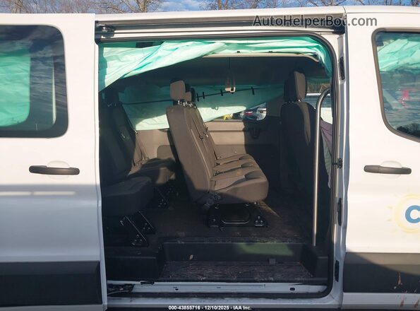 1FBAX2Y85RKB29878 2024 FORD PASSENGER White Հետևի նստատեղերի տեսք