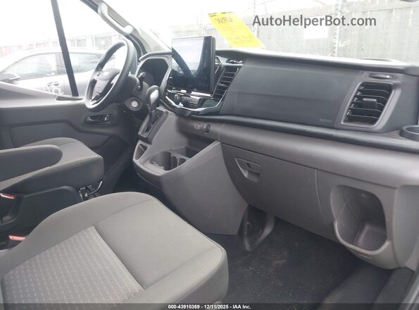 1FBAX2YG0PKB07968 2023 FORD PASSENGER White Սալոնի դիմացի տեսք