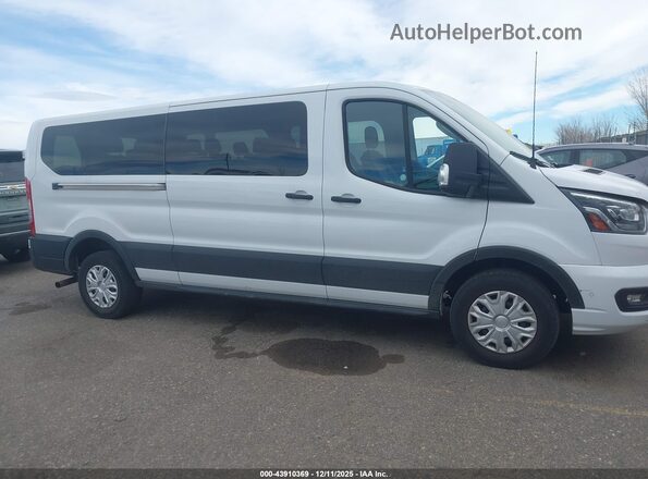 1FBAX2YG0PKB07968 2023 FORD PASSENGER White Սալոնի հետևի տեսք