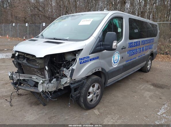 1FBAX2YG3LKA10046 2020 FORD PASSENGER Серебряный Передняя левая четверть