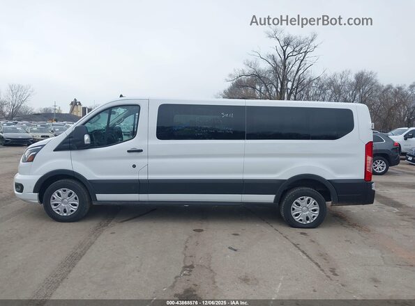 1FBAX2YG7PKB09068 2023 FORD PASSENGER White Սալոնի 360 աստիճան տեսք