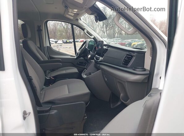 1FBAX2YG7PKB09068 2023 FORD PASSENGER White Սալոնի դիմացի տեսք