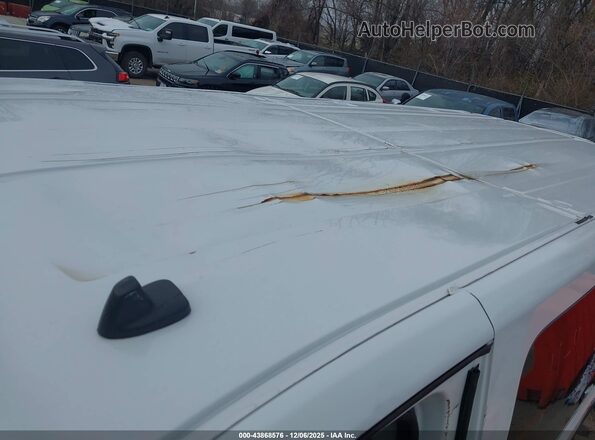 1FBAX2YG7PKB09068 2023 FORD PASSENGER White Դիմացի տեսք