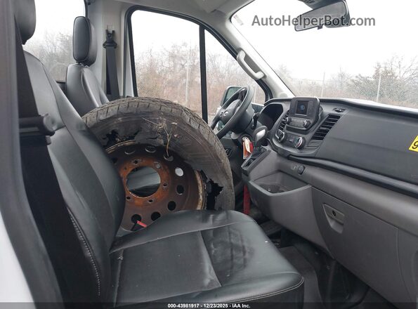 1FDBF6Z89RKA07836 2024 FORD TRANSIT-350 White Widok wnętrza z przodu