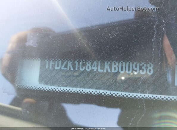 1FDZK1C84LKB00938 2020 FORD PASSENGER White Շարժիչի բաժամունքի տեսք