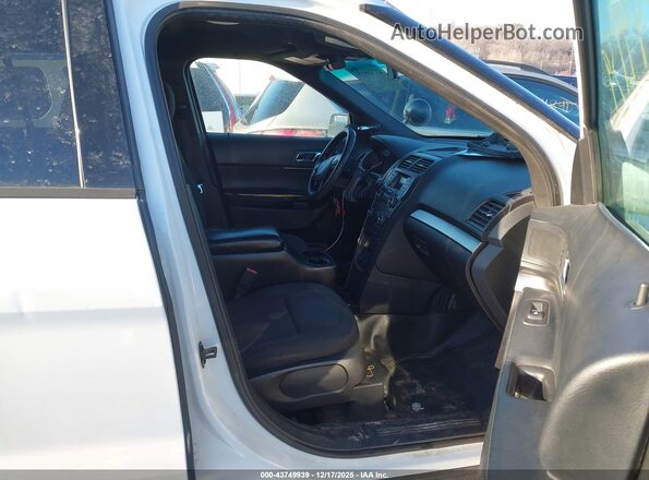 1FM5K8AR9GGA37332 2016 FORD UTILITY POLICE INTERCEPTOR Black წინა სალონის ხედი