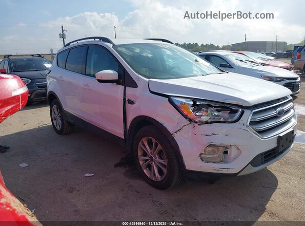 1FMCU0GD9JUD23317 2018 FORD ESCAPE White Widok wnętrza z tyłu