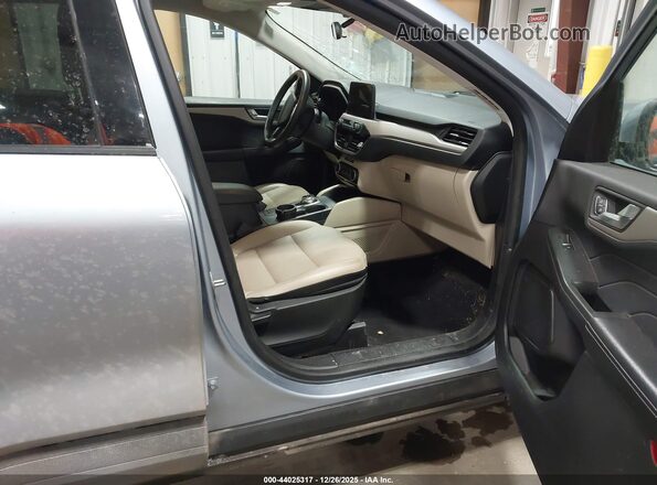 1FMCU9CZ4NUB29385 2022 FORD ESCAPE Silver Widok wnętrza z przodu