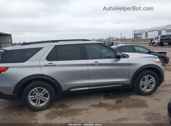 1FMSK7DH6NGA04947 2022 FORD FORD EXPLORER Gray Rear interior view