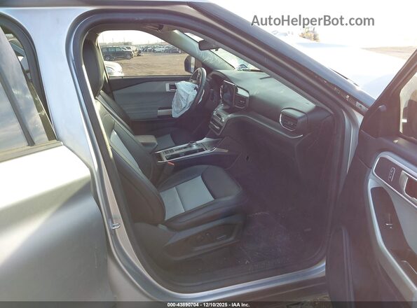 1FMSK7DHXNGC15360 2022 FORD FORD EXPLORER Silver Vista interior delantera