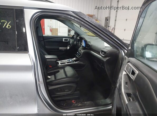 1FMSK8DH9NGC17865 2022 FORD FORD EXPLORER Серебряный Вид салона спереди
