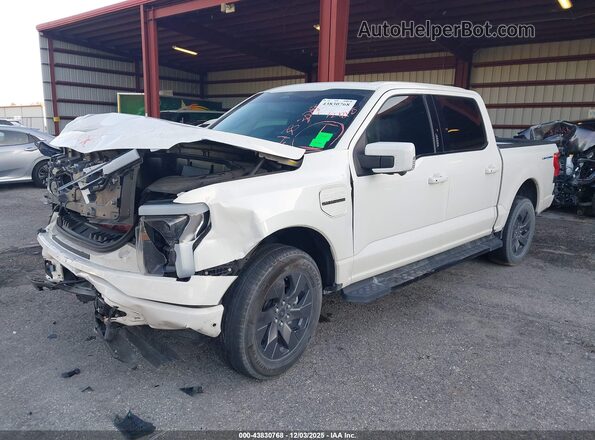 1FT6W1EV2NWG03216 2022 FORD F-150 LIGHTNING White Առջևի ձախ երեք քառորդ տեսարան