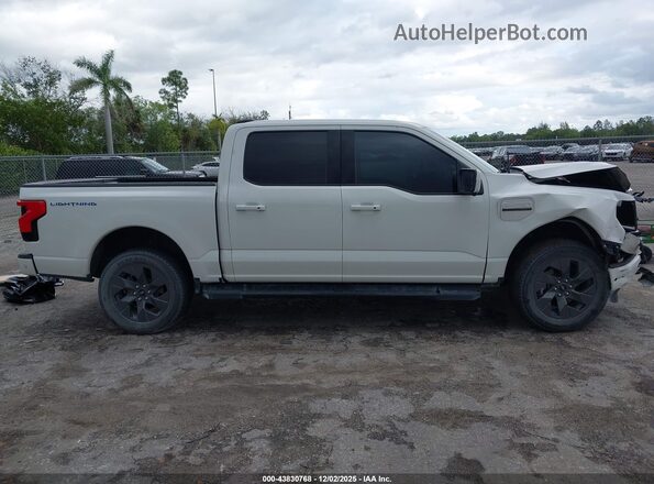 1FT6W1EV2NWG03216 2022 FORD F-150 LIGHTNING White Սալոնի 360 աստիճան տեսք