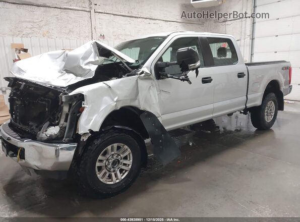 1FT7W2B68JEB96557 2018 FORD F-250 Silver Vista tres cuartos delantera izquierda