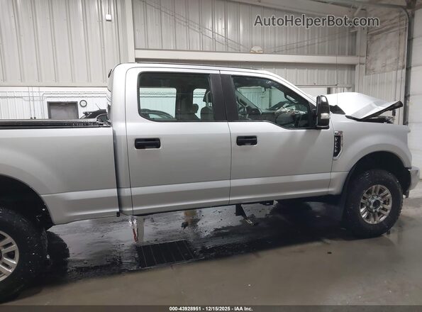 1FT7W2B68JEB96557 2018 FORD F-250 Silver Vista interior trasera