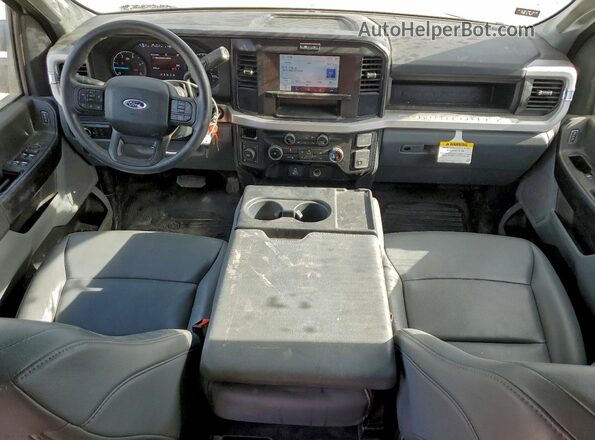 1FT7W2BT3SEC44960 2025 FORD F250 White Առջևի վահանակի տեսք