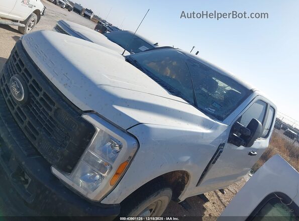 1FT7X2BA0PEC70516 2023 FORD F-250 White Սալոնի հետևի տեսք