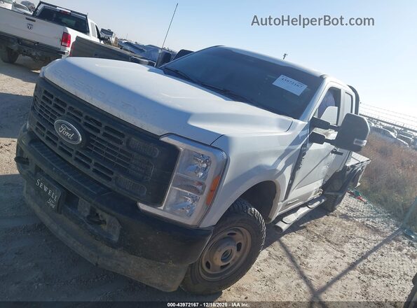 1FT7X2BTXPEC76809 2023 FORD F-250 White Widok wnętrza 360 stopni