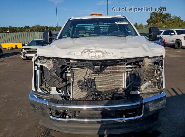 1FTBF2A60NED45920 2022 FORD F250 White Widok z przodu