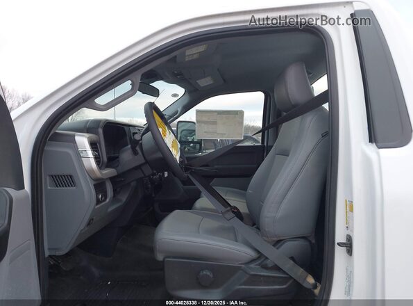 1FTBF2BA4REC63164 2024 FORD F-250 Белый Вид салона спереди