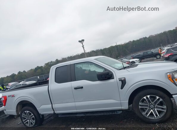 1FTEX1CP2NKD59684 2022 FORD F150 White Вид задньої частини салону