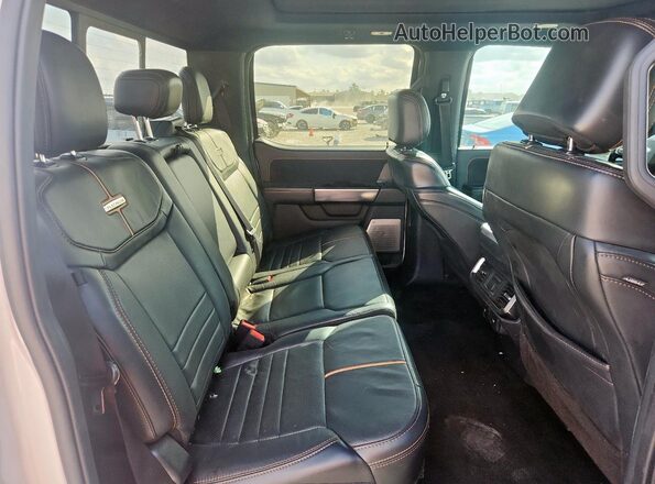 1FTFW1ED6NFB33134 2022 FORD F150 White Widok tylnych siedzeń