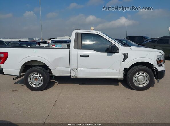 1FTMF1CB9NKE00086 2022 FORD F150 White 360 interior view