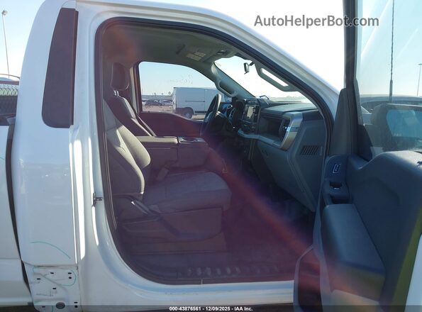 1FTMF1CB9NKE00086 2022 FORD F150 White Front interior view