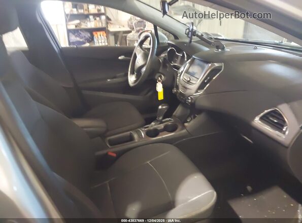 1G1BC5SM9K7152004 2019 CHEVROLET CRUZE Silver Front interior view