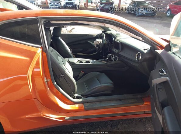1G1FD1RS8N0133503 2022 CHEVROLET CAMARO Orange Вид салону спереду