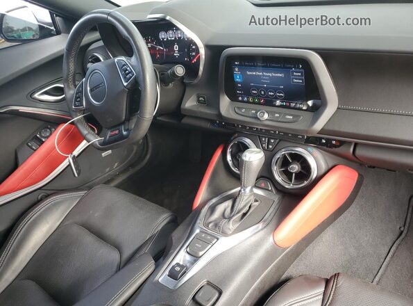 1G1FH3D71P0105385 2023 CHEVROLET CAMARO White Widok deski rozdzielczej