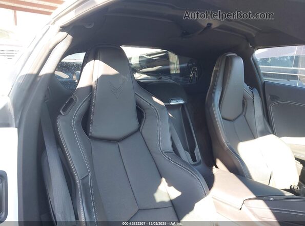 1G1YA2D40P5115972 2023 CHEVROLET CORVETTE White Widok naklejki z numerem VIN
