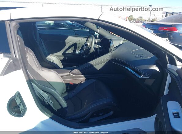 1G1YA2D40P5115972 2023 CHEVROLET CORVETTE White Widok wnętrza z przodu
