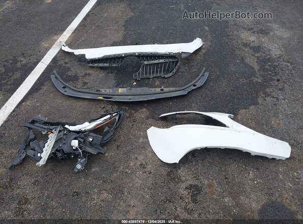 1G4ZP5SS2JU113128 2018 BUICK LACROSSE White Instrument cluster view