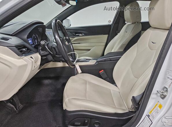 1G6DF5RK2P0119487 2023 CADILLAC CT4 Белый Вид салона спереди