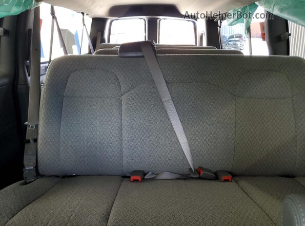 1GAZGPFP0S1219238 2025 CHEVROLET EXPRESS White Հետևի նստատեղերի տեսք