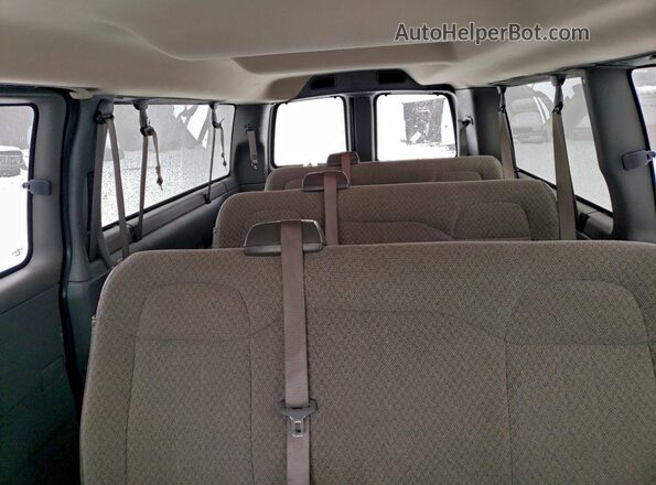1GAZGPFP7R1263988 2024 CHEVROLET EXPRESS White Vista de los asientos traseros