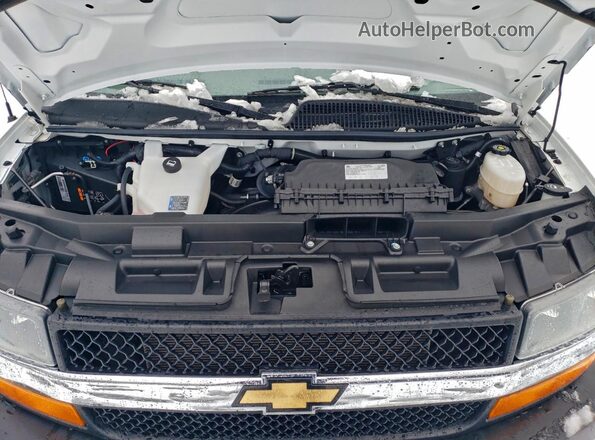 1GAZGPFP7R1263988 2024 CHEVROLET EXPRESS White Vista del compartimento del motor