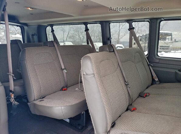 1GAZGPFP7R1263988 2024 CHEVROLET EXPRESS White Vista interior trasera